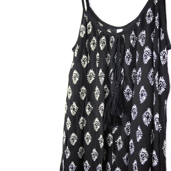 ❌SOLD❌ Xhilaration | Black & White Sundress - Picture 5 of 8